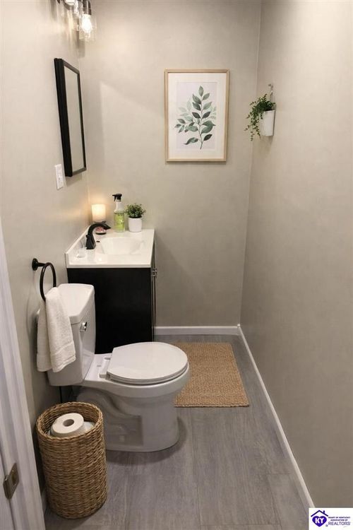 1102 Asbury Cir E, Elizabethtown, KY, 42701-9300 | Card Image