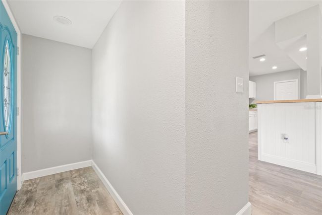 6012 Flora Ter, House other with 3 bedrooms, 2 bathrooms and null parking in APOLLO BEACH FL | Image 4