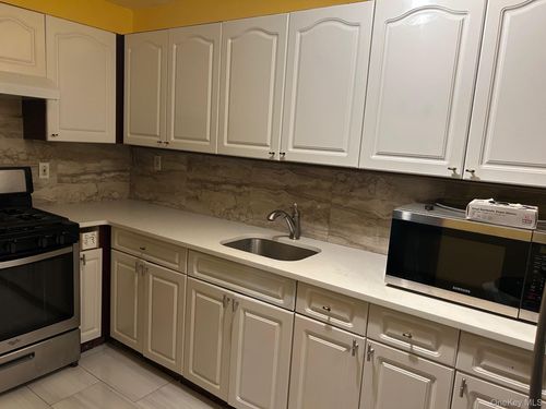 14519 220th St, Springfield Gardens, NY, 11413-3431 | Card Image