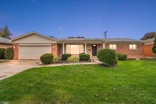 23137 S Rosedale Ct, Saint Clair Shores, MI, 48080-2616 | Card Image