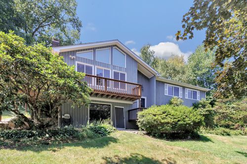 32 Adams Dr, Shelton, CT, 06484-3666 | Card Image