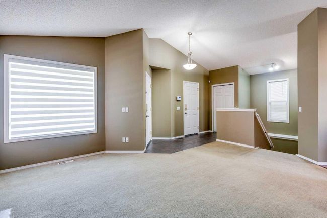 25 Martha's Green Ne, House detached with 4 bedrooms, 2 bathrooms and 4 parking in Calgary AB | Image 3