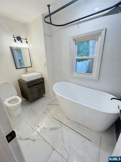 659 Nassau St, Orange, NJ, 07050-1245 | Card Image