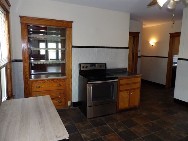 APT-1 - 412 Grafton St, Condo with 3 bedrooms, 1 bathrooms and 2 parking in Worcester MA | Image 4