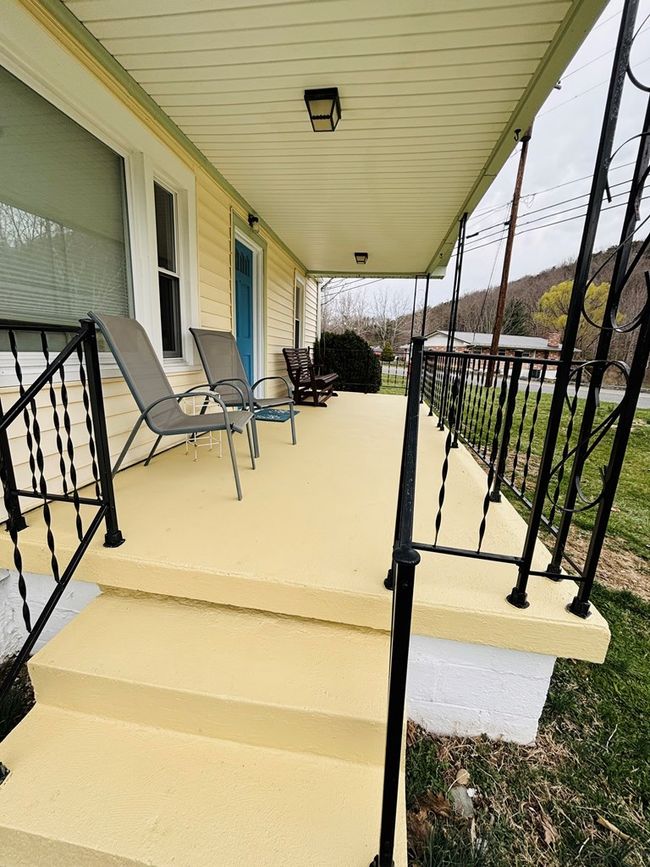333 Circle Dr, Home with 3 bedrooms, 2 bathrooms and null parking in Bluefield VA | Image 21