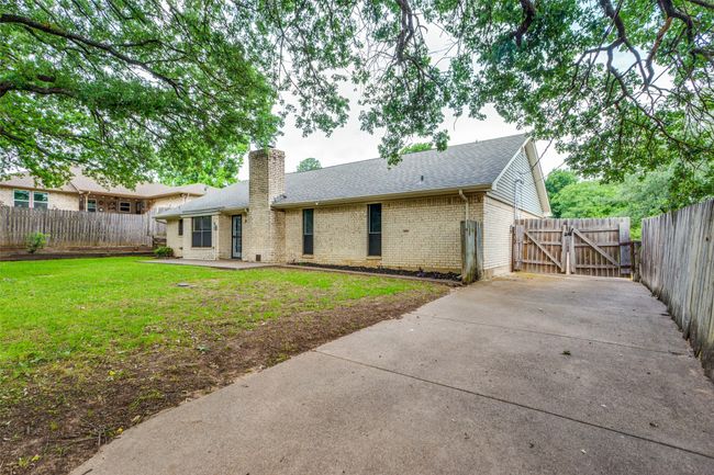 104 Ne Rosamond St, House other with 3 bedrooms, 2 bathrooms and null parking in Burleson TX | Image 23