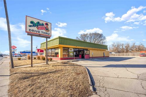 5405 Douglas Ave, Des Moines, IA, 50310-1841 | Card Image