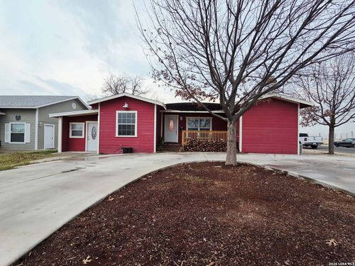 1916 N Main St, Del Rio, TX, 78840-3322 | Card Image