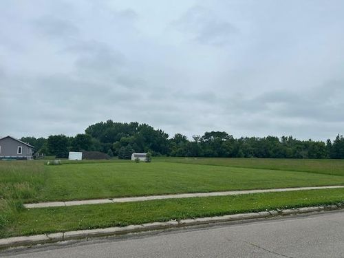 1103 Esther Cir, Marshall, MN, 56258-2296 | Card Image