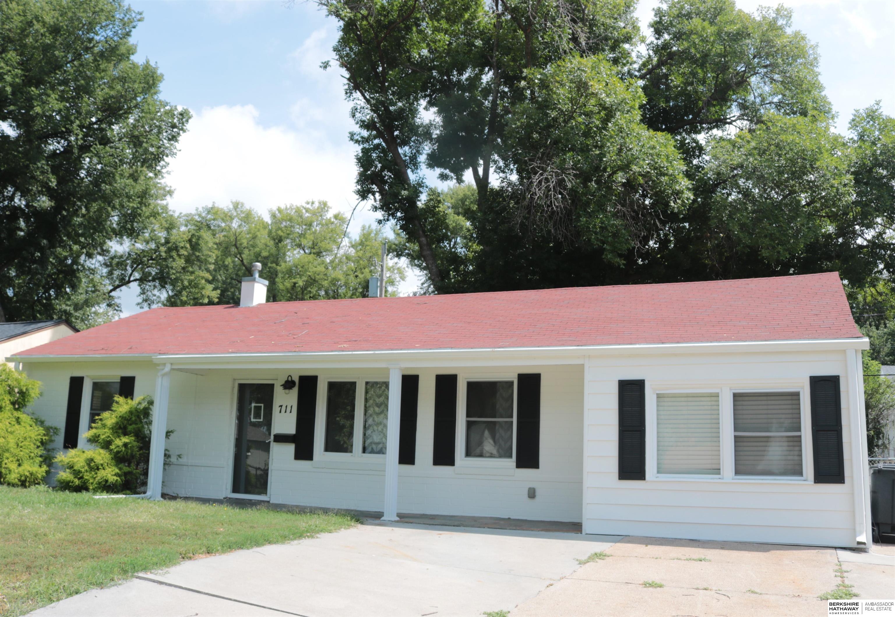 69th St, Omaha, NE 68106