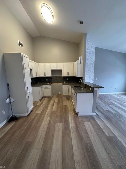 43053 Burlington Dr, Sterling Heights, MI, 48313-1976 | Card Image