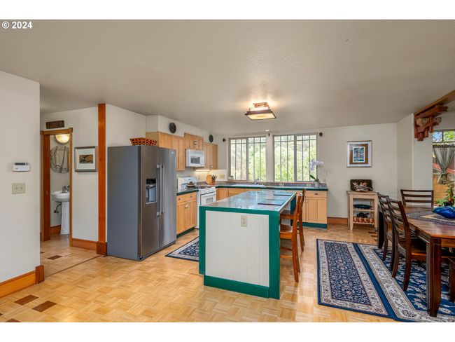 1650 Leatherwood Dr, House other with 3 bedrooms, 3 bathrooms and 1 parking in Eugene OR | Image 7