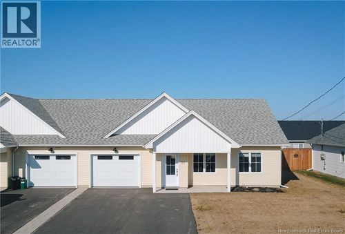33 Mackinnon St, Grand Barachois, NB, E4P0R6 | Card Image