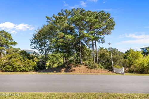 82-210 Shipwreck Ln, Emerald Isle, NC, 28594-6102 | Card Image