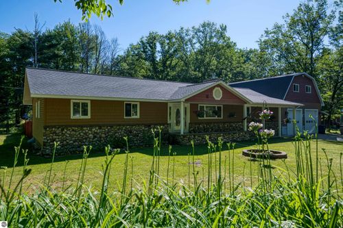 7203 County Road 612 Ne, Kalkaska, MI, 49646-8727 | Card Image