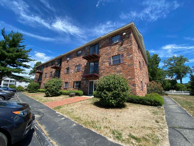 APT-22 - 11 Railroad Ave, Condo with 2 bedrooms, 1 bathrooms and null parking in Derry NH | Image 4