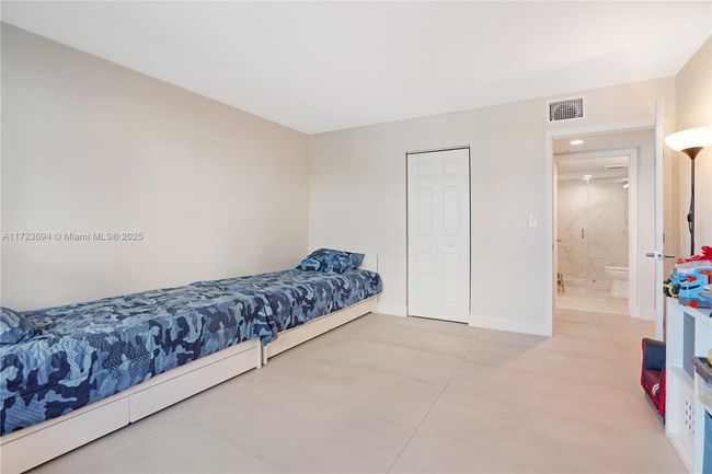 APT-704 - 1155 Brickell Bay Dr, Condo with 3 bedrooms, 2 bathrooms and null parking in Miami FL | Image 36