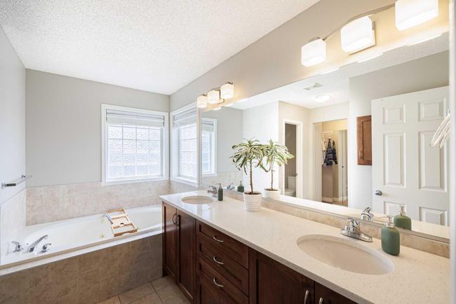 104 Prestwick Manor Se, Home with 4 bedrooms, 3 bathrooms and 8 parking in Calgary AB | Image 29