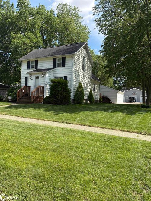 811 1st Ave N, Clear Lake, IA, 50428-1701 | Card Image
