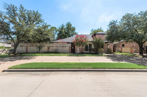 2900 Mistletoe Court, Pantego, TX, 76013 | Card Image