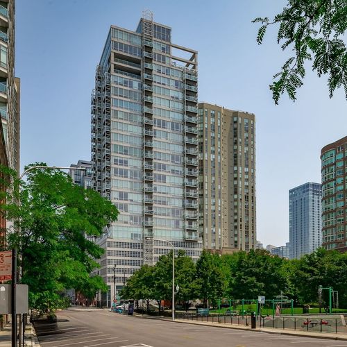 1004-653 Kingsbury St, Chicago, IL, 60654-7086 | Card Image