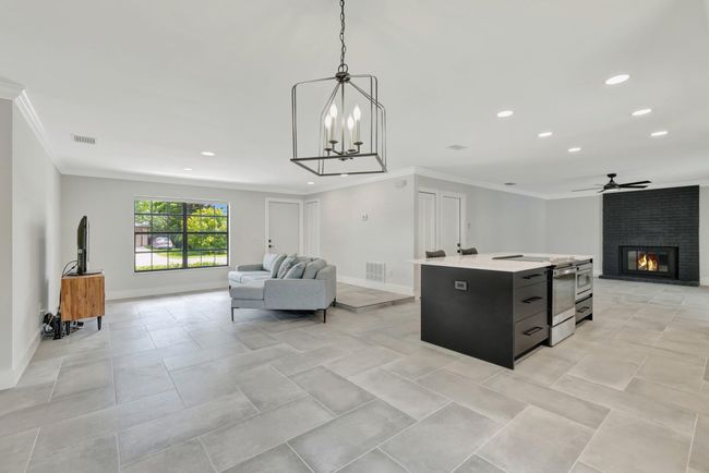 208 Sw Langfield Ave, House other with 3 bedrooms, 2 bathrooms and null parking in Port St. Lucie FL | Image 9