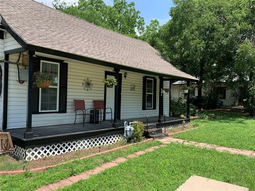 802 Hulme St, Bowie, TX, 76230-4210 | Card Image