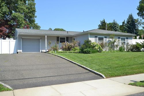 77 S Bicycle Path, Brookhaven, NY, 11784 | Card Image