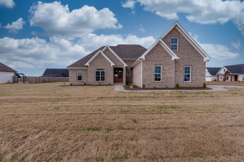 82 Todd Dr, Muscle Shoals, AL, 35661-5806 | Card Image