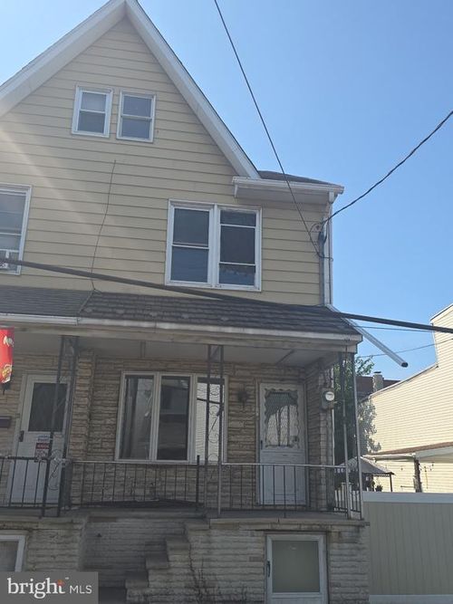 216 W Centre St, SHENANDOAH, PA, 17976-1607 | Card Image