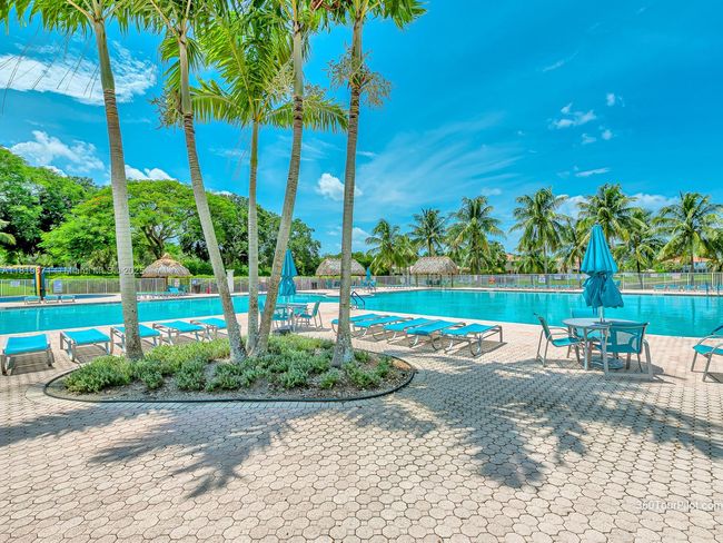 4209 Pinewood Ln, House other with 5 bedrooms, 4 bathrooms and null parking in Weston FL | Image 75
