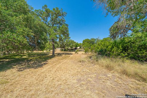 371 Lake Country Dr, Lakehills, TX, 78063-0200 | Card Image