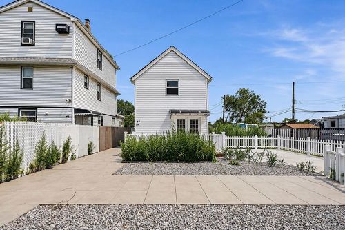 44 Broadway, Howard Beach, NY, 11414-3956 | Card Image