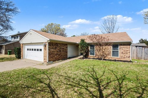 1024 S Riverside Dr, Grapevine, TX, 76051-3387 | Card Image