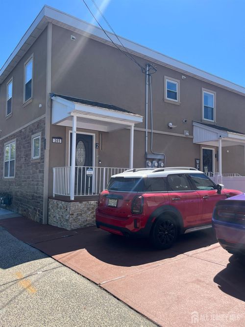 365 Grove St, Perth Amboy, NJ, 08861-2647 | Card Image