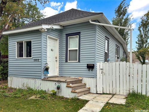 1552 99th Street, House with 2 bedrooms, 1 bathrooms and 4 parking in North Battleford SK | Card Image