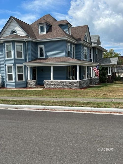 224 E Second St, Wellston, OH, 45692 | Card Image