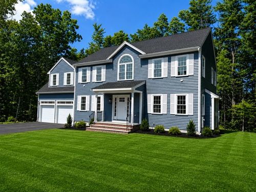 6 Clarendon Cir, Holbrook, MA, 02343 | Card Image