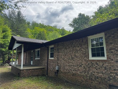 60 Stollinball Rd, Chapmanville, WV, 25508-5793 | Card Image