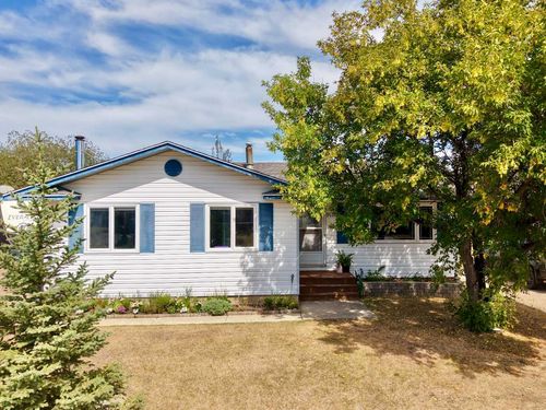 9118 128 Avenue, Peace River, AB, T8S1W8 | Card Image