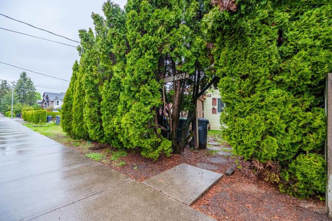 1951 Coquitlam Avenue, House other with 3 bedrooms, 2 bathrooms and 2 parking in Port Coquitlam BC | Image 4