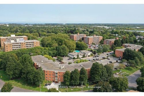 303-39 Leaside Dr, St Catharines, ON, L2M4G3 | Card Image