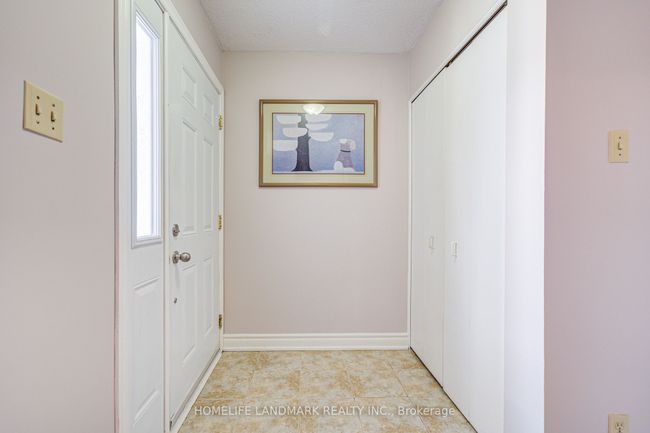 2 - 401 Keats Way, Condo with 5 bedrooms, 3 bathrooms and 1 parking in Waterloo ON | Image 4