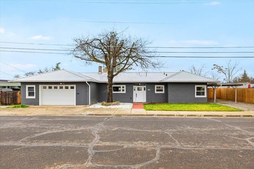 140 N 8th St, Central Point, OR, 97502-2327 | Card Image