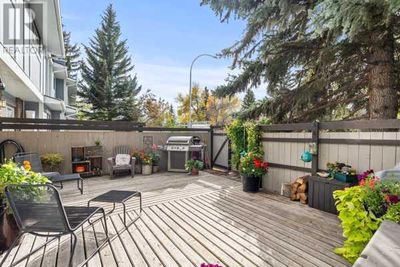 2210 Oakmoor Dr Sw, Townhouse with 4 bedrooms, 3 bathrooms and 2 parking in Calgary AB | Image 3