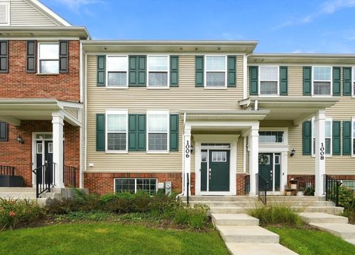 1006 Neubauer Cir, Lindenhurst, IL, 60046-8655 | Card Image