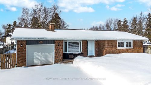 90 Queen St E, Elmvale, ON, L0L1P0 | Card Image