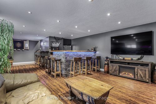 786 8th St E, Owen Sound, ON, N4K1L9 | Card Image