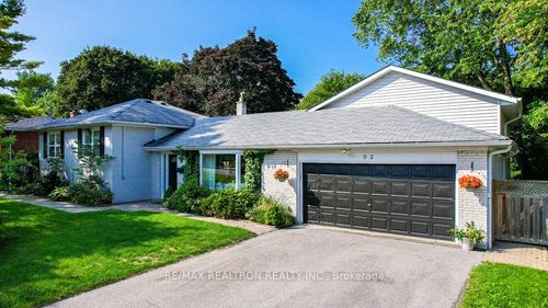92 Hamilton Dr, Newmarket, ON, L3Y3E8 | Card Image