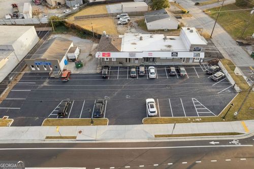 560 Windy Hill Rd Se, smyrna, GA, 30080-1337 | Card Image